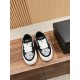 Skateboard shoes