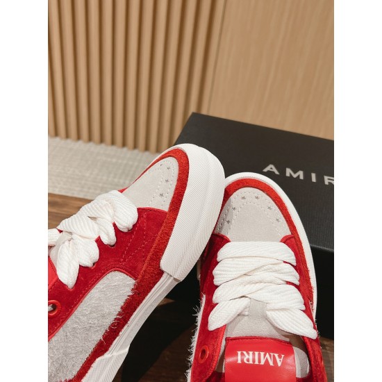 Skateboard shoes