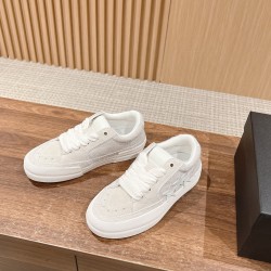 Skateboard shoes
