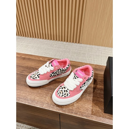 Skateboard shoes