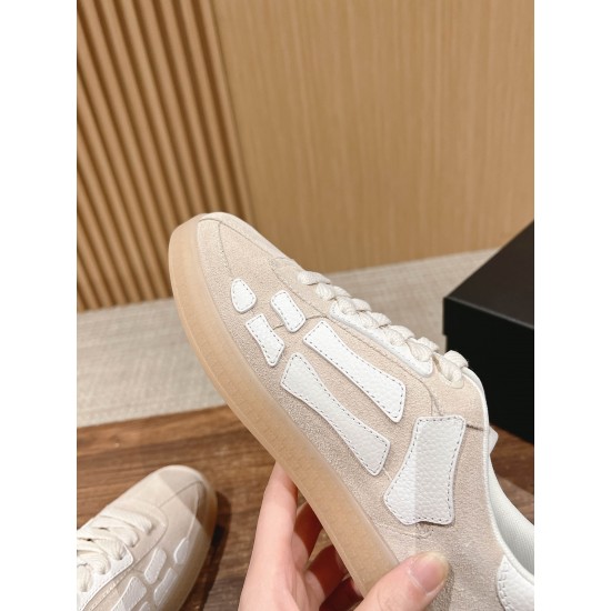 Skateboard shoes
