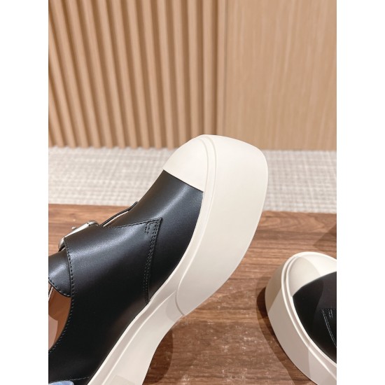 sneakers sneakers