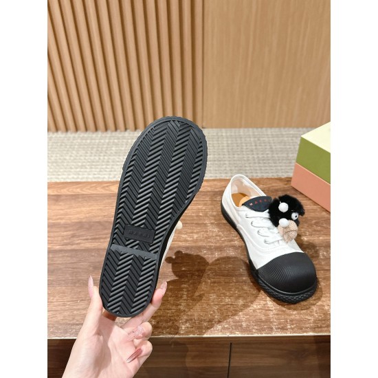 sneakers sneakers