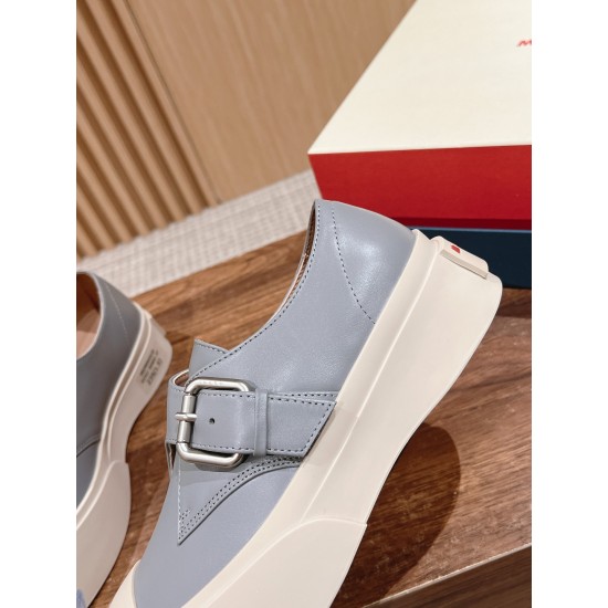 sneakers sneakers