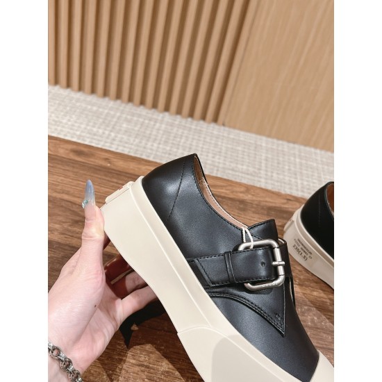 sneakers sneakers