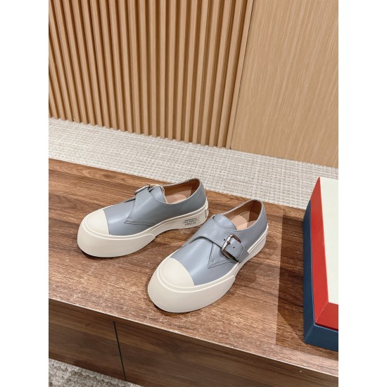 sneakers sneakers
