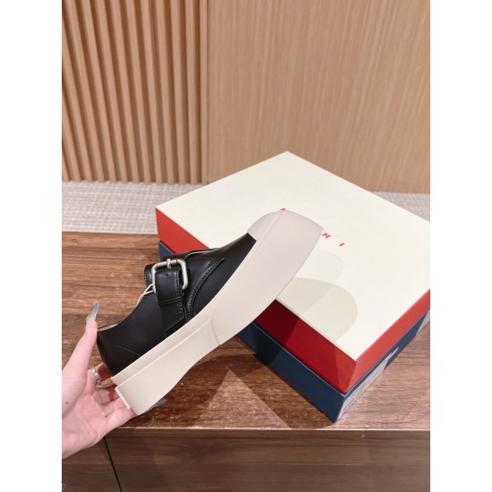sneakers sneakers