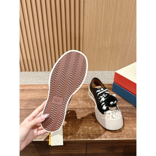 sneakers sneakers