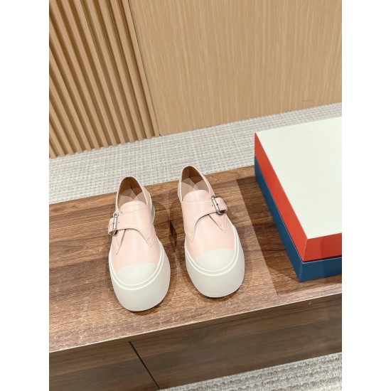 sneakers sneakers