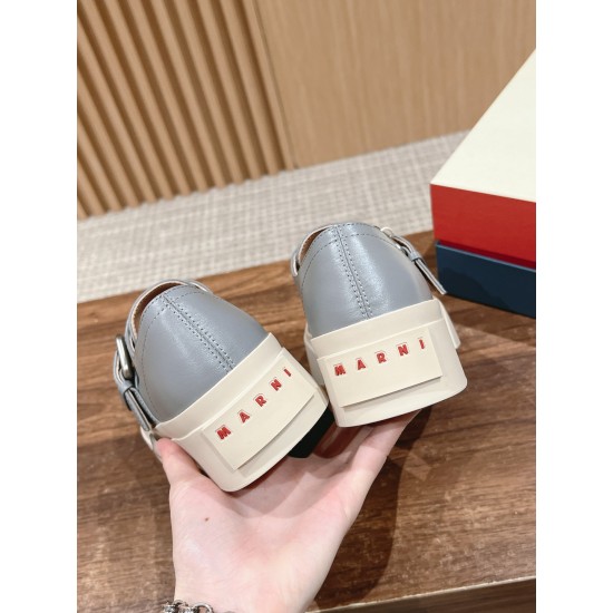 sneakers sneakers