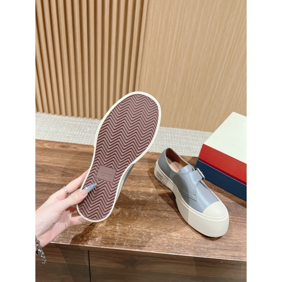 sneakers sneakers