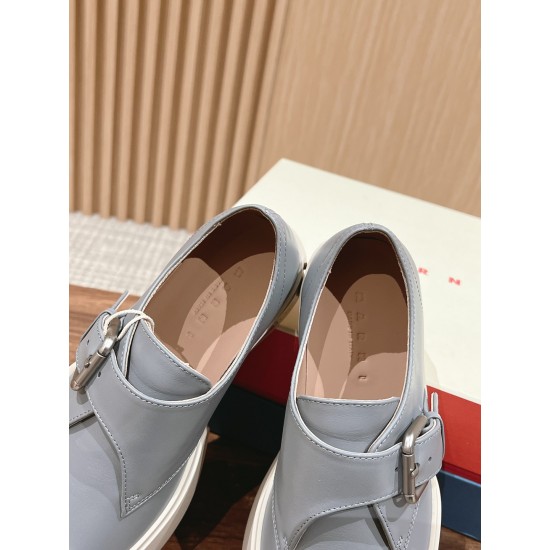 sneakers sneakers