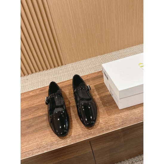 The row sandals