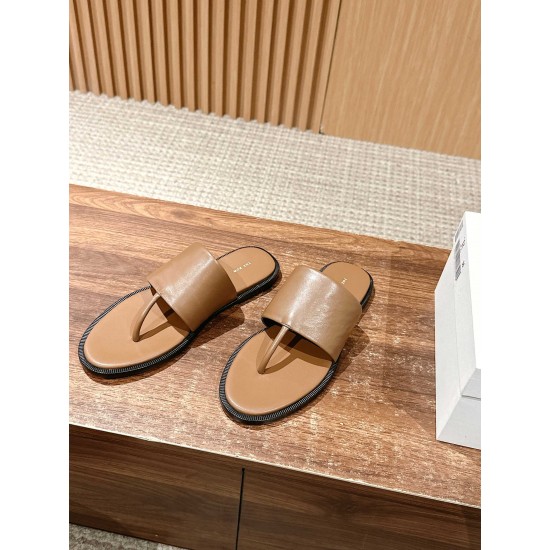 MM6 slippers