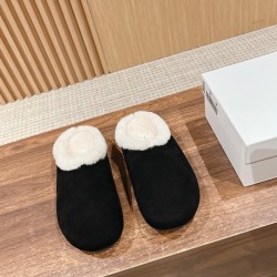 MM6 slippers