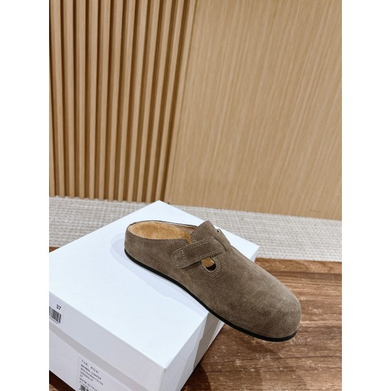 MM6 slippers