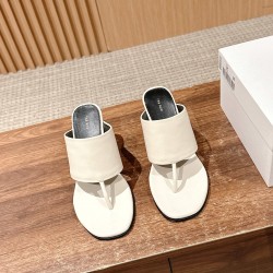 MM6 slippers
