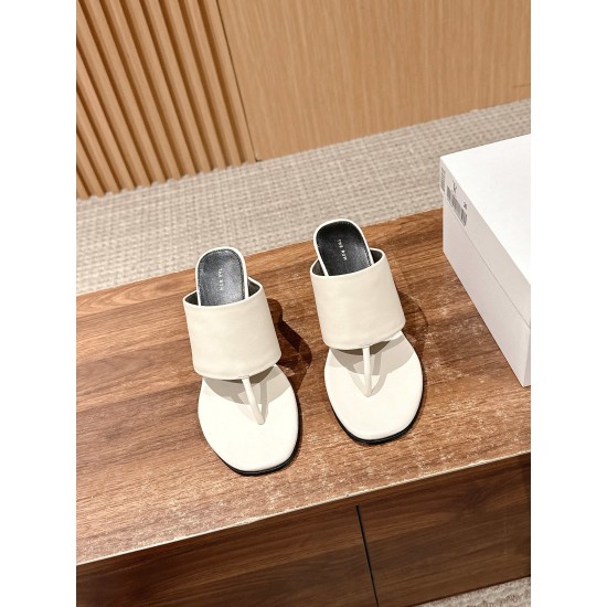 MM6 slippers