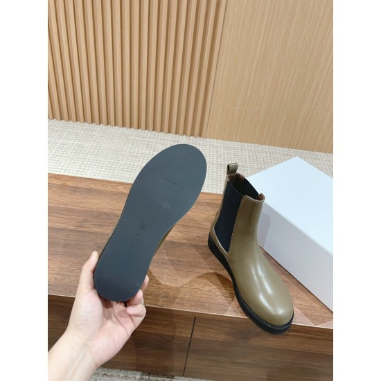The row boots