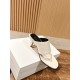 MM6 slippers