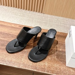 MM6 slippers