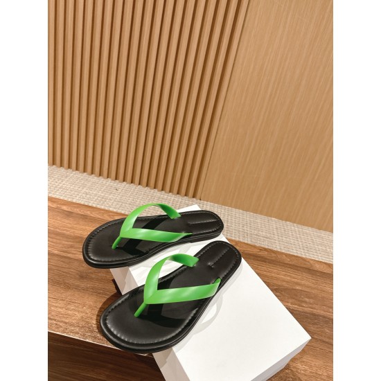 MM6 slippers