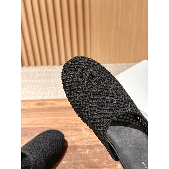 MM6 slippers