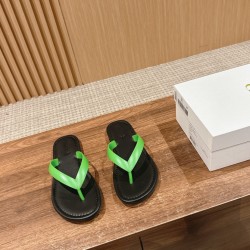 MM6 slippers