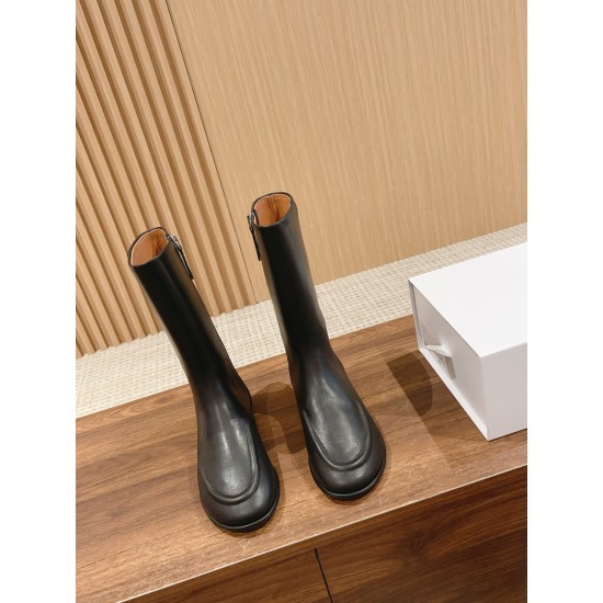 The row boots