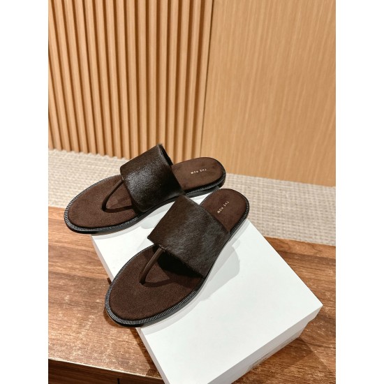 MM6 slippers