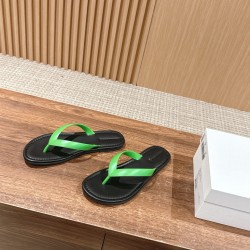 MM6 slippers
