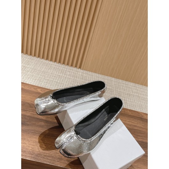 MM6 sandals