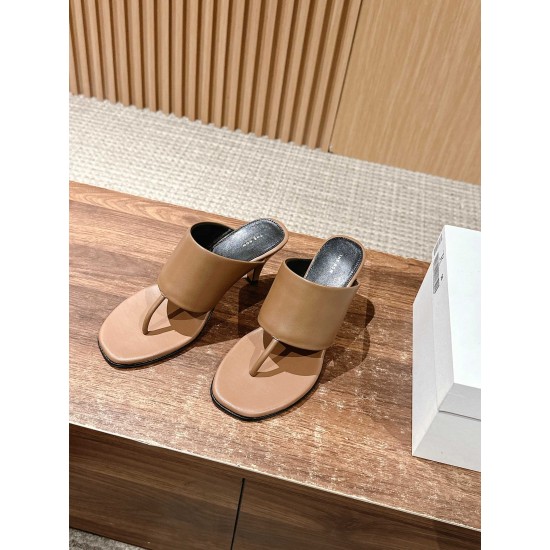 MM6 slippers