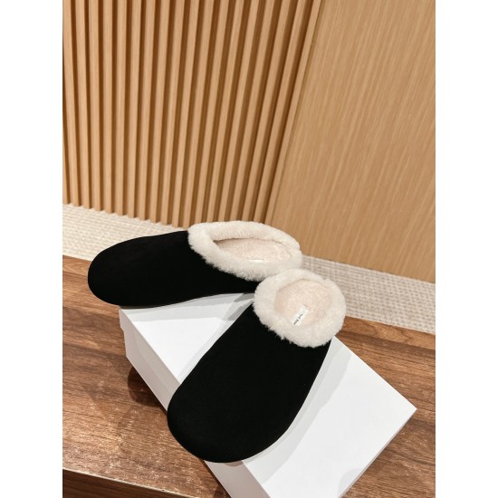 MM6 slippers