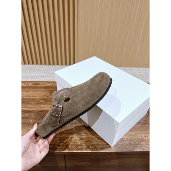 MM6 slippers