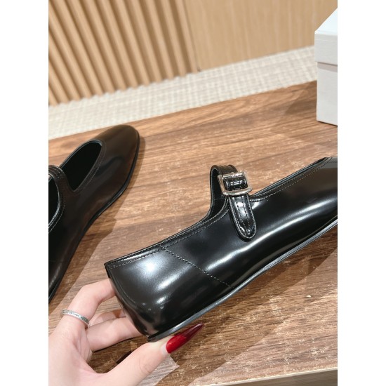 The row sandals