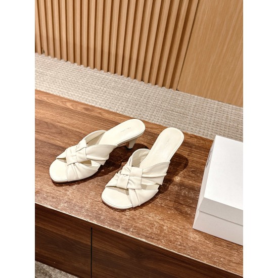 MM6 slippers