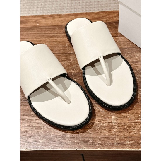 MM6 slippers
