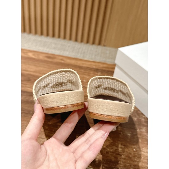 MM6 slippers