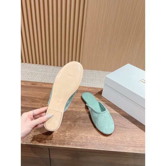 MM6 slippers
