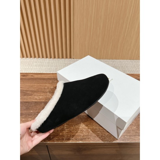 MM6 slippers