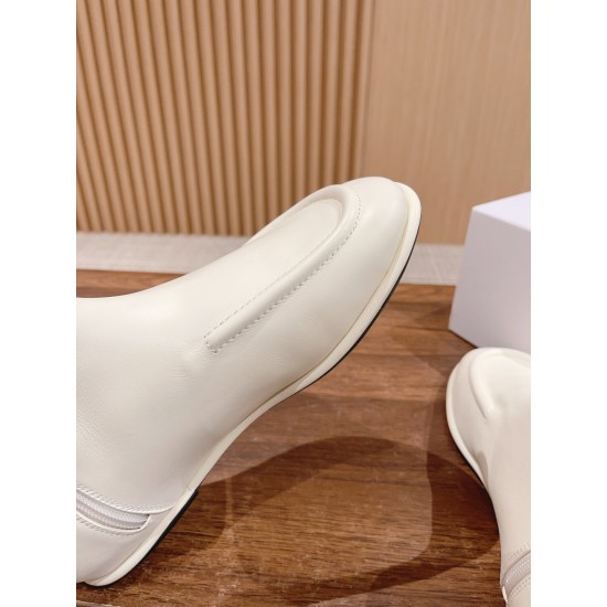 The row boots