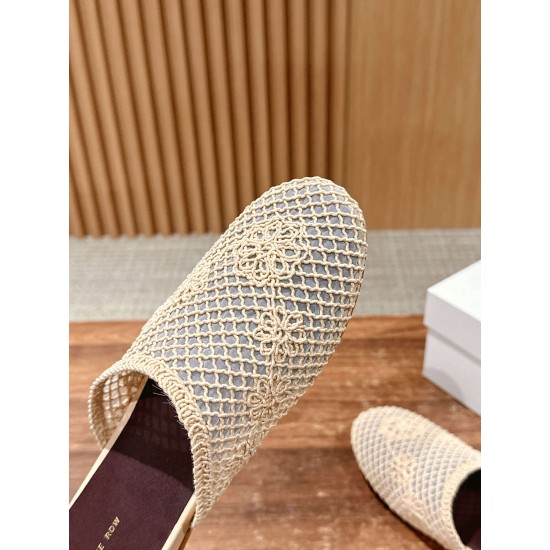 MM6 slippers
