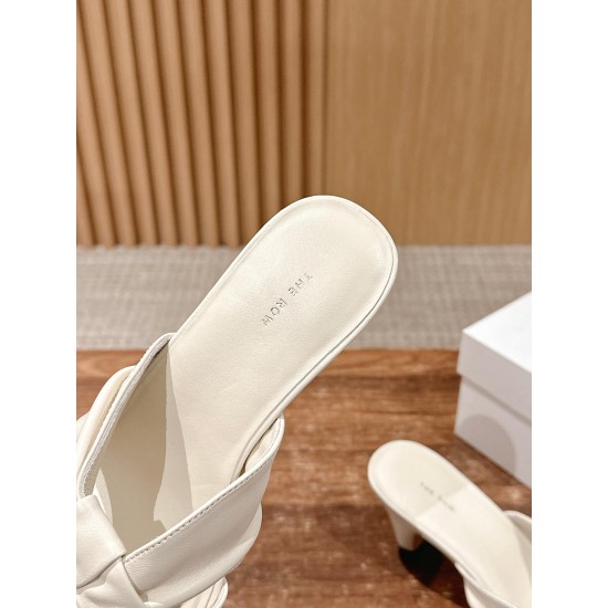 MM6 slippers