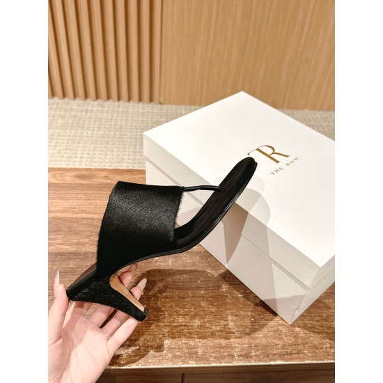 MM6 slippers