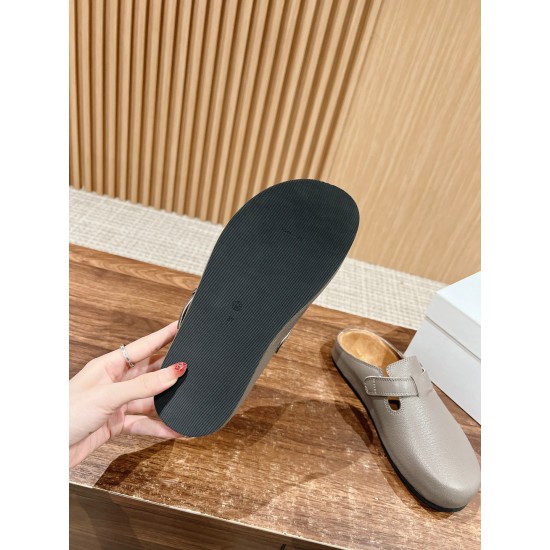 MM6 slippers