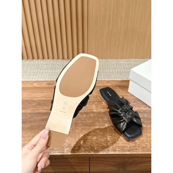 MM6 slippers