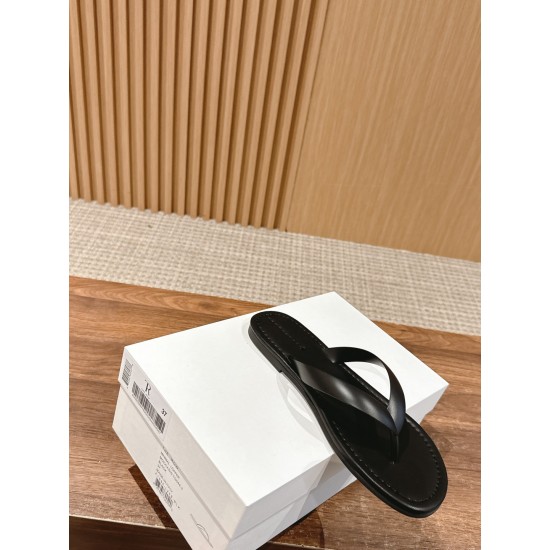 MM6 slippers