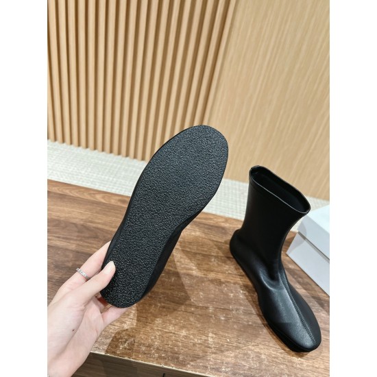The row boots