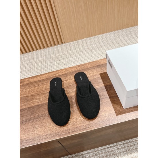 MM6 slippers